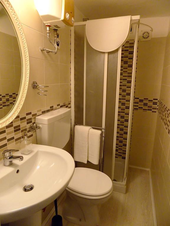 La Petite Apartment Торино Екстериор снимка